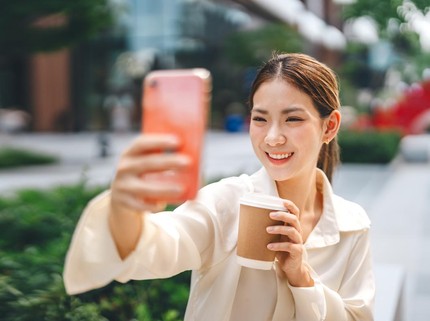 Ciri Kepribadian Orang yang Sering Ganti Profile Picture di Media Sosial, Percaya Diri atau Insecure?