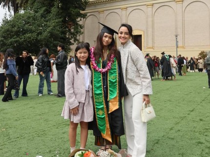 Jasmine Anak Ririn Ekawati Lulus S1 dengan Predikat Cum Laude & Double Degree di Amerika