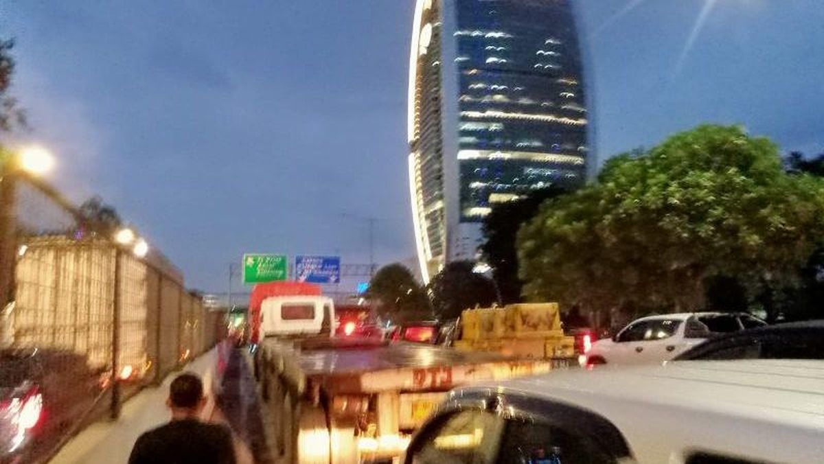 Tanjung Priok Macet Total Imbas Aktivitas Depo Kontainer di Cakung