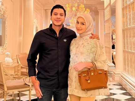 Rayakan Wedding Anniversary, Intip Potret Mesra Melody Prima dan Suami