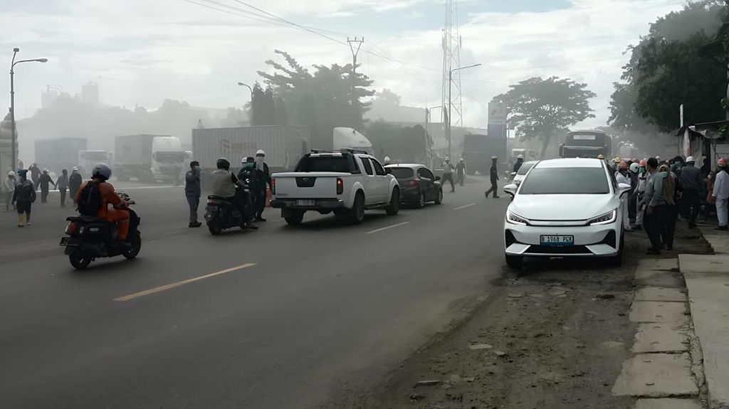 DLHK Banten Pasang Alat Pantau Usai Ledakan Pabrik Kimia Cilegon