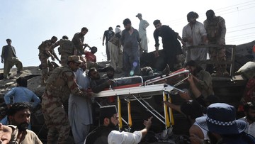 Bom Bunuh Diri Hantam Kereta di Pakistan, 24 Orang Tewas