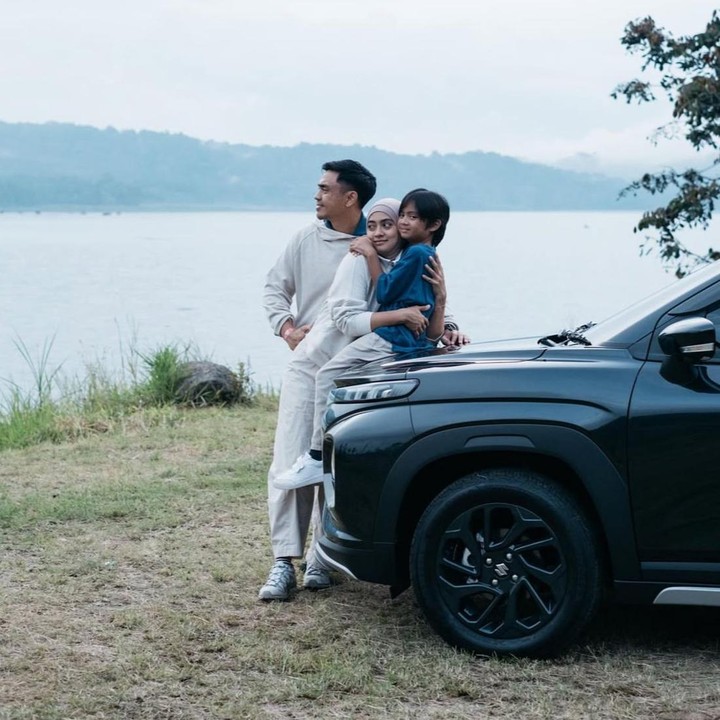 <p>Ayudia Bing Slamet resmi mengikat janji sucinya dengan Muhammad Pradana Budiarto atau yang akrab disapa Ditto Percussion, pada tahun 2015. Dari pernikahan tersebut, Ayudia dan Ditto telah dikaruniai seorang anak berjenis kelamin laki-laki. (Foto: Instagram @ayudiac)</p>