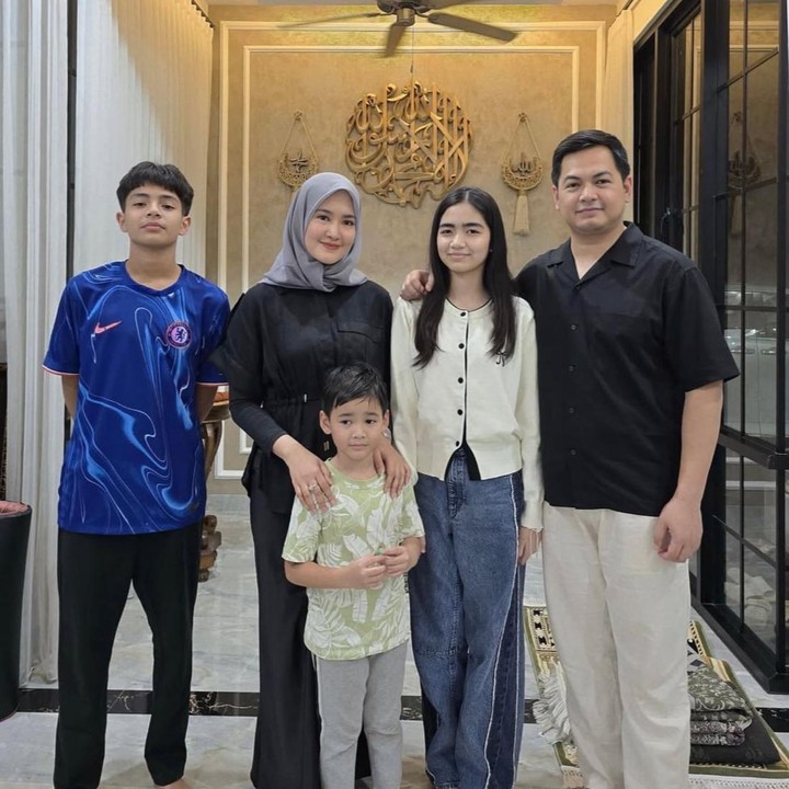 <p>Sebelum resmi menikah dengan Lisya Nurrahmi, Tommy Kurniawan pernah membangun rumah tangga dengan Tania Nadira. Dari pernikahan tersebut, ia dikaruniai dua orang anak. Salah satu yang turut mencuri perhatian netizen adalah putra sulungnya, Muhammad Al Fatih Sabrizio. (Foto: Instagram @tommykurniawann)</p>