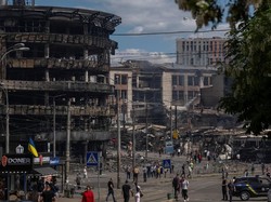 Video Kyiv Berkabung, Bendera Setengah Tiang untuk Korban Serangan Rusia