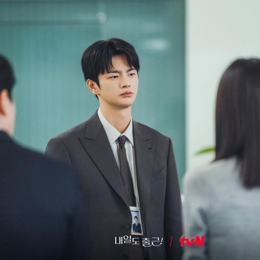 Penampilan Seo In Guk Jadi Bos Menyebalkan di Drama Baru 'See You At Work Tomorrow!'