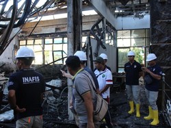 Tim Labfor Polda Jatim Olah TKP Kebakaran Kantor Bupati Bulungan