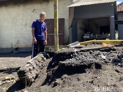 Satu Sapuan Ombak Besar Lagi, Rumah Nelayan di Pantai Monggalan Bisa Hilang