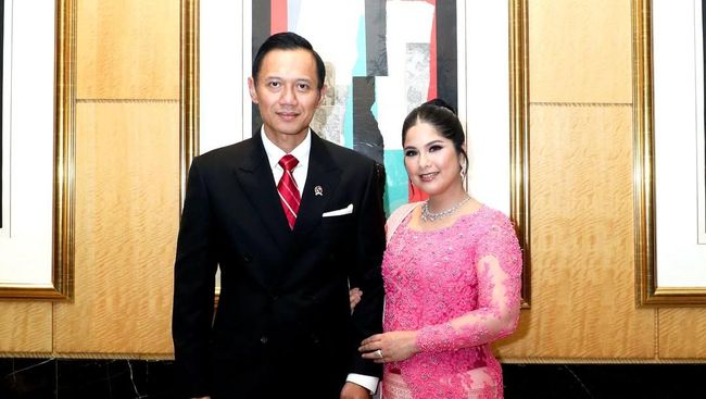 Gaya Bucin AHY Beri Mawar Pink dan Surat Cinta untuk Annisa Pohan di Anniversary ke-21