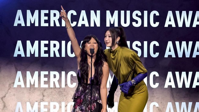 Soundtrack KPop Demon Hunters itu membawa trofi Song of the Year yang jadi penghargaan paling bergengsi malam itu. (Ethan Miller / Getty Images via AFP)