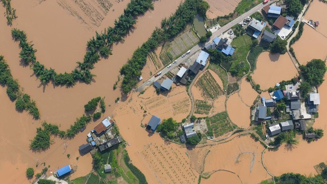 A drone view of Anxi village following flash floods and landslides triggered by extreme rainfall, in Yongchuan district, Chongqing, China May 24, 2026.  cnsphoto via REUTERS