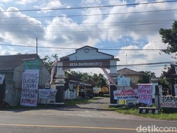 Spanduk Protes Penuhi Kalurahan di Turi Sleman Buntut Pamong Diduga Korupsi