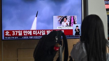 Kim Jong Un Uji Coba Rudal Misterius Korut