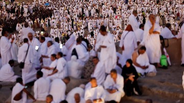 FOTO: Lautan Doa Mengalir di Padang Arafah