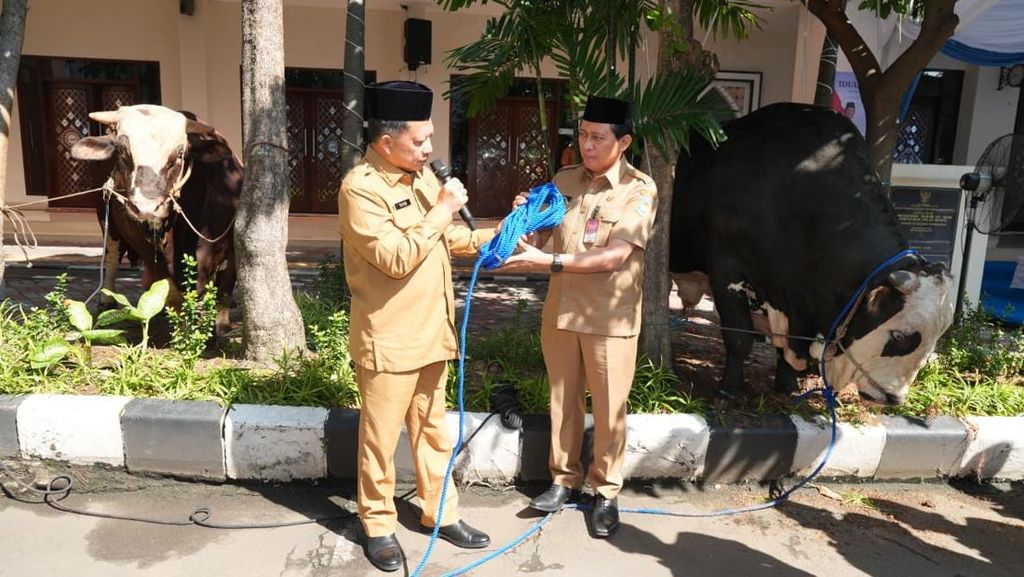 Mendagri Serahkan 360 Hewan Kurban Kemendagri dan BNPP