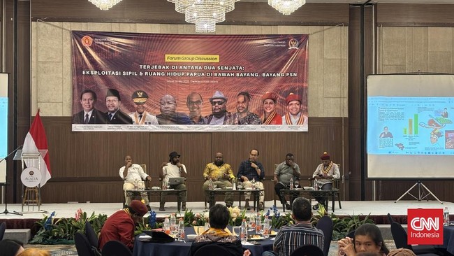 Wakil Ketua Dewan Pimpinan Daerah (DPD) RI periode 2024-2029, Yorrys Raweyai, mengungkapkan eksploitasi di Papua saat ini menjadi semakin parah karena adanya Program Strategis Nasional (PSN) yang secara masif mengalihfungsikan lahan hutan untuk perke