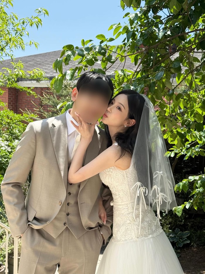 Sang calon suami sempat mengutarakan cintanya saat awal mengenal, tetapi ditolak karena bukan termasuk tipe ideal Yoon Ha Jeong. Meskipun demikian, mereka tetap menjaga pertemanan baik setelah itu, Beauties./ Foto: instagram.com/hi_jjeong2