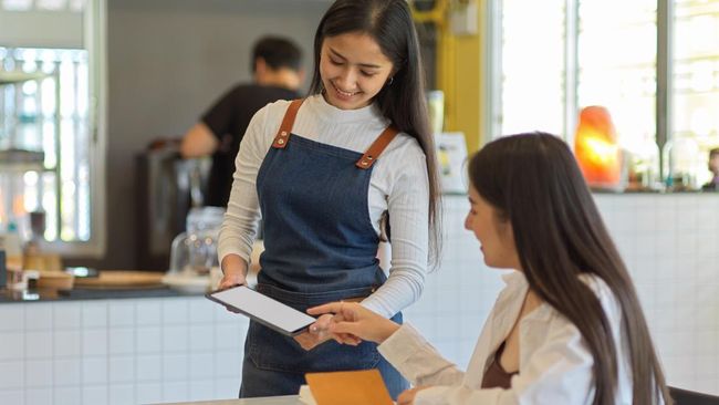 Tanpa Sadar, 9 Kebiasaan Orang yang Mengganggu saat Pesan Makanan di Restoran
