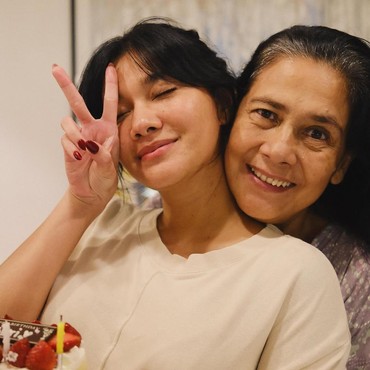 Momen Hangat Lydia Kandou dan Jamal Mirdad Rayakan Ulang Tahun Naysila Mirdad