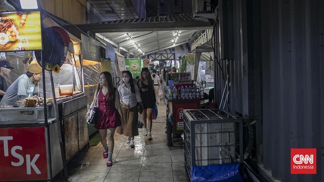 Kawasan Blok M kembali menjadi salah satu ruang favorit bagi generasi muda, khususnya Gen Z, untuk berkumpul dan mengekspresikan gaya hidup mereka. (CNN Indonesia/Adi ibrahim)