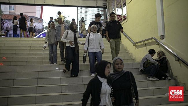 Kawasan Blok M kembali menjadi salah satu ruang favorit bagi generasi muda, khususnya Gen Z, untuk berkumpul dan mengekspresikan gaya hidup mereka. (CNN Indonesia/Adi ibrahim)