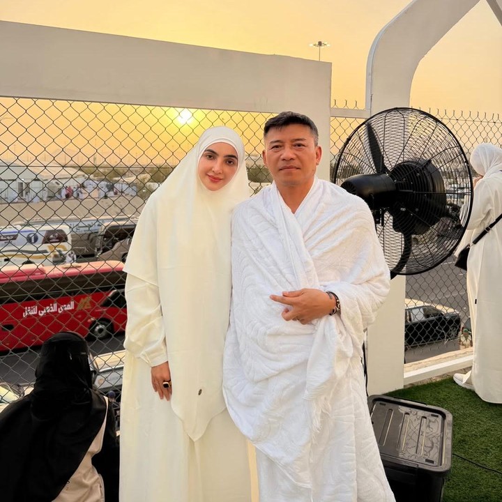 <p>Penyanyi Ashanty memanfaatkan Idul Adha tahun ini dengan menjalani ibadah haji bersama sang suami, Anang Hermansyah. Ia pun baru-baru ini membagikan momen saat merayakan lebaran di Tanah Suci di akun Instagram pribadinya. (Foto: Instagram @ashanty_ash)</p>