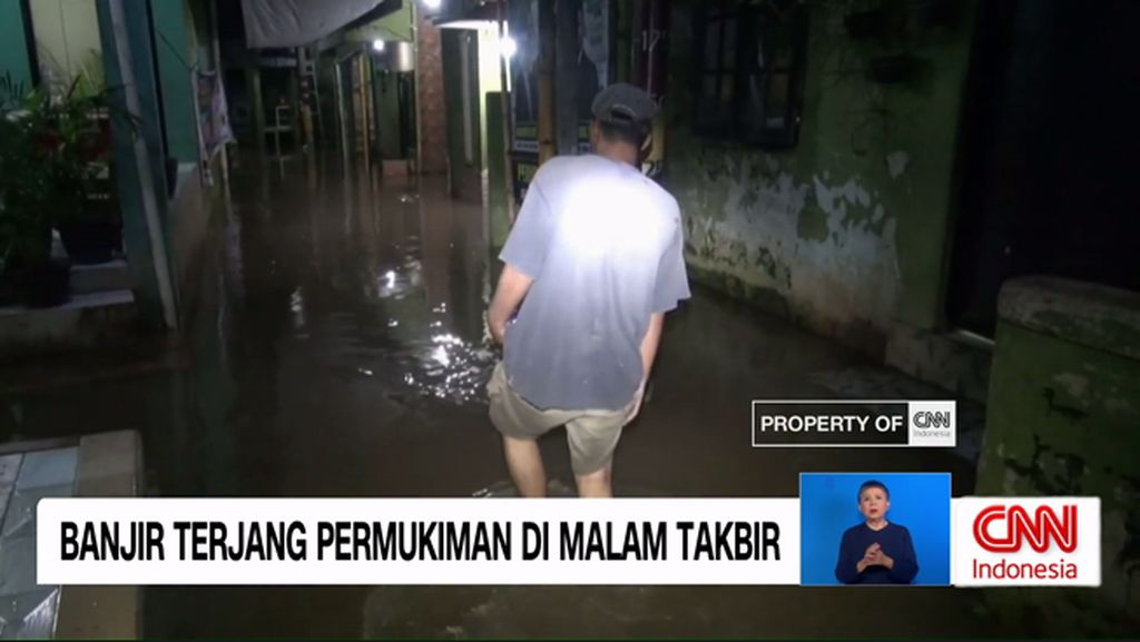 VIDEO: Banjir Terjang Permukiman di Malam Takbir