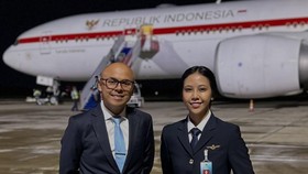 Dirgayuza Setiawan bersama Captain Tania Citra