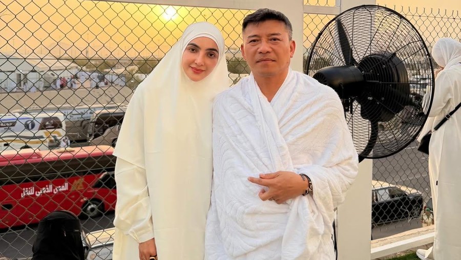 Gaya Artis Naik Haji 2026
