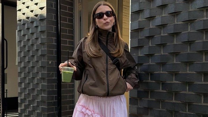 Get The Look: Inspirasi Cool Girl Outfit ala Charlotte Olivia