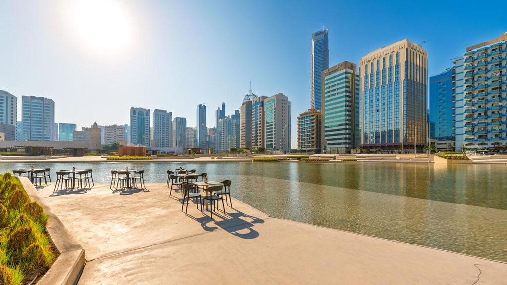 Di Luar Nalar, Jalan Luar Ruangan Penuh AC di Abu Dhabi