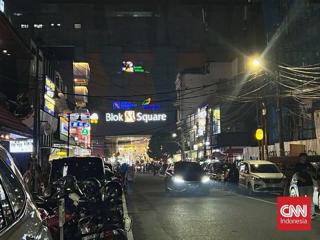Ujung-ujungnya Blok M: Tak Cuma Belanja, Tapi Tempat Semua Bersua
