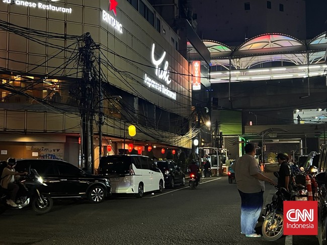Ujung-ujungnya Blok M: Tak Cuma Belanja, Tapi Tempat Semua Bersua