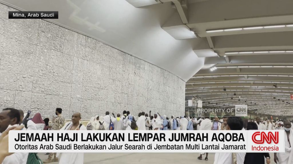 VIDEO: Jemaah Haji Lakukan Lempar Jumrah Aqoba