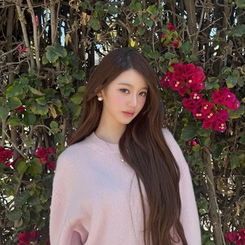 Musim Semi Telah Tiba, Simak 5 OOTD Idol K-Pop Bernuansa Spring