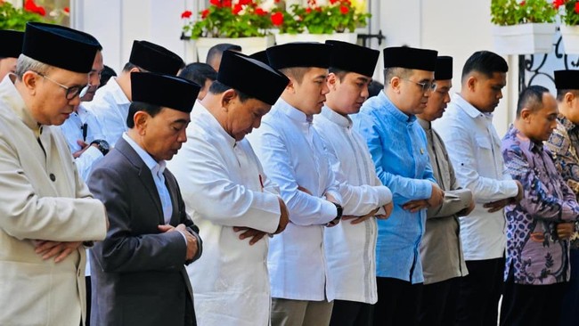 Presiden Republik Indonesia Prabowo Subianto melaksanakan salat sunah Iduladha 1447 Hijriah di Wisma Indonesia, Paris, Prancis, pada Rabu, 27 Mei 2026, bertepatan dengan 10 Zulhijah 1447 Hijriah