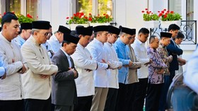 Presiden Republik Indonesia Prabowo Subianto melaksanakan salat sunah Iduladha 1447 Hijriah di Wisma Indonesia, Paris, Prancis, pada Rabu, 27 Mei 2026, bertepatan dengan 10 Zulhijah 1447 Hijriah