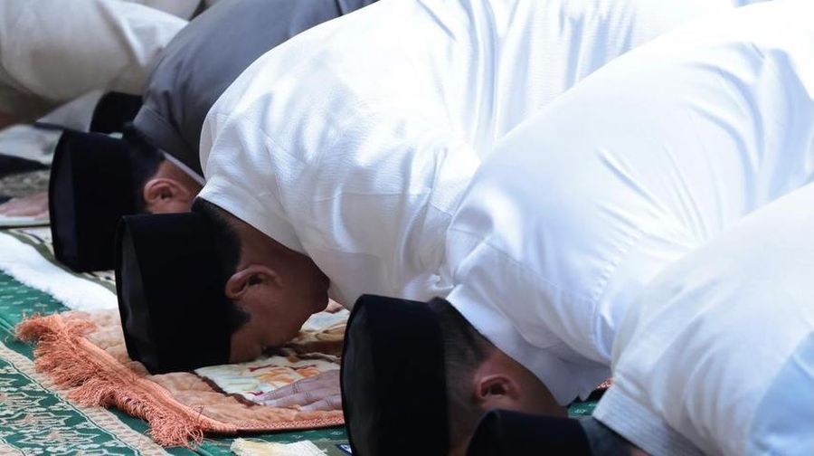 Presiden Prabowo Subianto salat Iduladha 1447 H di Wisma Kedutaan Besar Republik Indonesia (KBRI) Paris, Prancis Rabu (27/5/2026). (Dok. Tim Media Presiden)