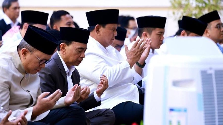 Presiden Prabowo Subianto salat Iduladha 1447 H di Wisma Kedutaan Besar Republik Indonesia (KBRI) Paris, Prancis Rabu (27/5/2026). (Dok. Tim Media Presiden)