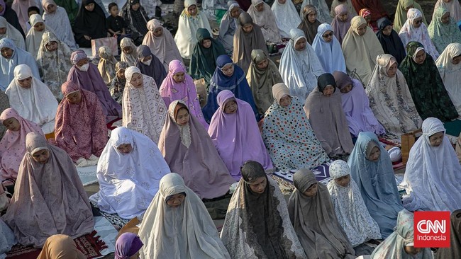 Salat Iduladha 1447 Hijriah di kawasan Pantai Lagoon Ancol, Jakarta, Rabu (27/5), berjalan khidmat dan penuh antusiasme. (CNN Indonesia/Adi ibrahim)