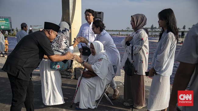 Pelaksanaan Salat Iduladha 1447 Hijriah di kawasan Pantai Lagoon Ancol, Jakarta, pada Rabu (27/5/2026), berlangsung khidmat dan penuh antusiasme. (CNN Indonesia/Adi ibrahim)