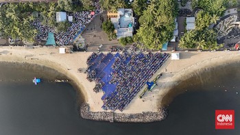 Salat Iduladha 1447 Hijriah di kawasan Pantai Lagoon Ancol, Jakarta, Rabu (27/5), berlangsung khidmat dan penuh antusiasme. (CNN Indonesia/Adi ibrahim)