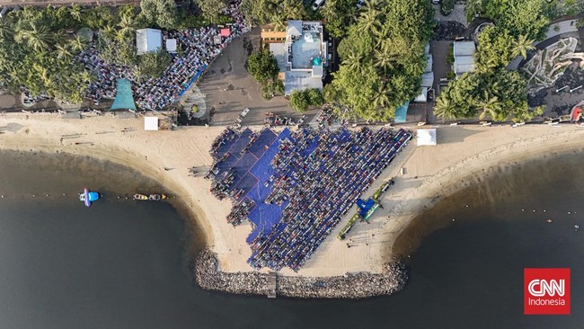 Salat Iduladha 1447 Hijriah di kawasan Pantai Lagoon Ancol, Jakarta, Rabu (27/5), berlangsung khidmat dan penuh antusiasme. (CNN Indonesia/Adi ibrahim)