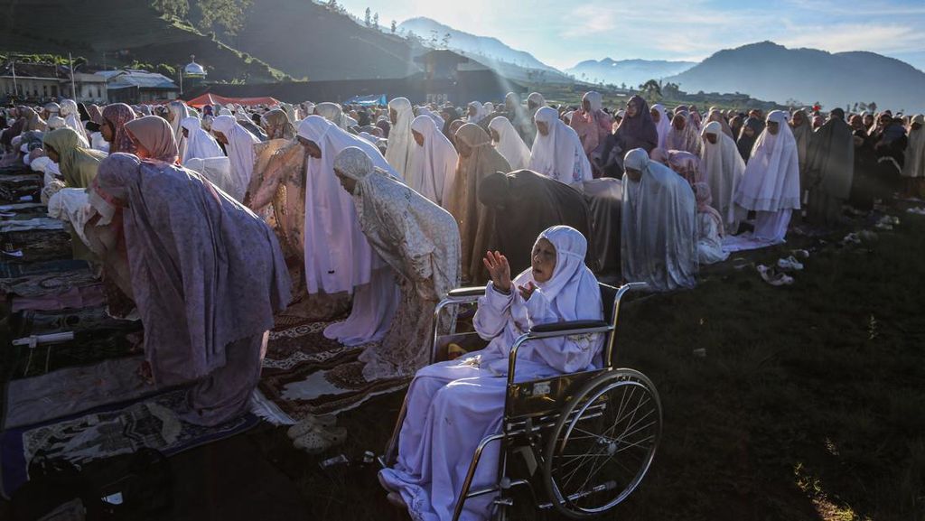 FOTO: Khusyuk Salat Iduladha 1447 H di Berbagai Daerah