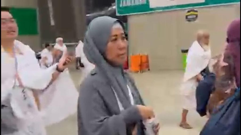 Menkomdigi Meutya Hafid Tunaikan Ibadah Haji