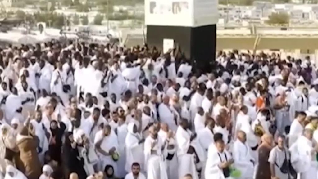 Momen Jutaan Jemaah Haji Jalani Wukuf di Padang Arafah