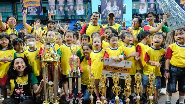 Tim Marching Band TKK 3 PENABUR Kembali Membawa Pulang Puluhan Piala Kemenangan 