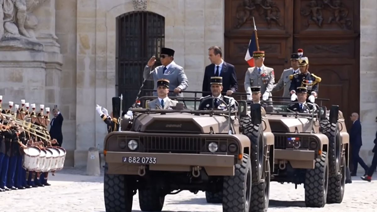Mulai Kunjungan di Paris, Prabowo Disambut di Istana Elysee
