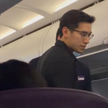 Sosok Ryan Chen, Dokter Viral yang Visualnya Dipuji Usai Selamatkan Penumpang Pesawat