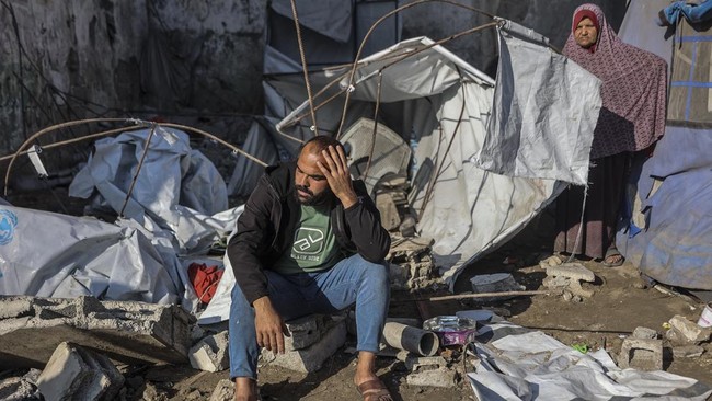 A Palestinian man sits at the site of an overnight Israeli military strike on structures and tents housing displaced families, killing ten Palestinians, in Gaza City on May 28, 2026. The majority of Gaza's 2.4 million people have been displaced, ofte